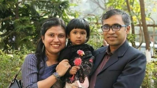 Photo of Trisha, the 3-year-old Silchar girl who was kidnapped, with her parents.(HT Photo)