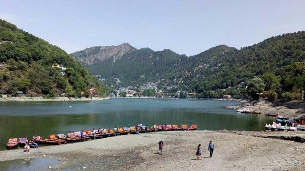 A view of dried Naini Lake. (HT Photo) A view of dried Naini Lake. (HT Photo)