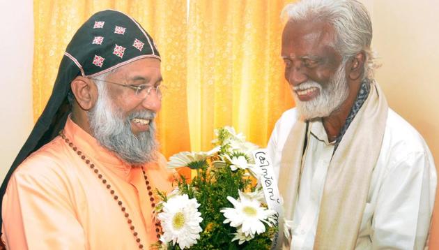 A friendly meeting between a leader of the Kerala unit of the BJP and a local bishop. The state’s new Christian Helpline is being set up by a member of the BJP, which is trying to win the support of local Christians.(HT File Photo/ Ramesh Babu)