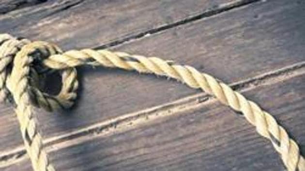 Police found a suicide note in which one of the SSC students explained why she was committing suicide. (Representative photo) (HT Photo) Police found a suicide note in which one of the SSC students explained why she was committing suicide. (Representative photo) (HT Photo)