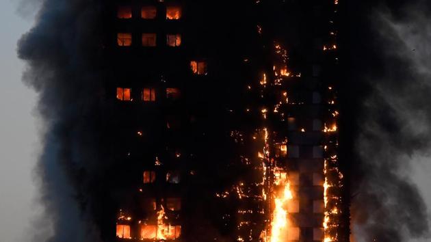 Flames and smoke billow as firefighters deal with a serious fire in a tower block at Latimer Road in West London, Britain June 14, 2017. REUTERS/Toby Melville(REUTERS) Flames and smoke billow as firefighters deal with a serious fire in a tower block at Latimer Road in West London, Britain June 14, 2017. REUTERS/Toby Melville(REUTERS)