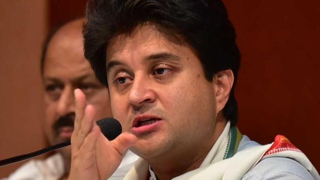 Senior Congress leader Jyotiraditya Scindia says the Centre and Madhya Pradesh government have failed to protect farmers’ interests. (Mujeeb Faruqui/HT file photo) Senior Congress leader Jyotiraditya Scindia says the Centre and Madhya Pradesh government have failed to protect farmers’ interests. (Mujeeb Faruqui/HT file photo)