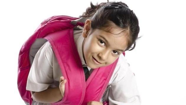 Schools admit they have not succeeded in reducing the weight of the bags, but are quick to put the blame on the parents. Schools admit they have not succeeded in reducing the weight of the bags, but are quick to put the blame on the parents.