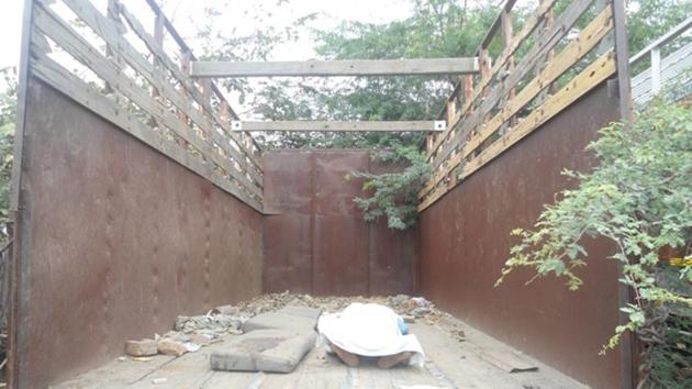 Replete with dried leaves, bloodstains and pieces of torn cloths, the truck stands in the middle of the compound where the police station is situated.(HT PHOTO)