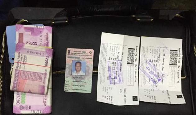 The CISF found their identity cards and other documents along with the cash. (HT) The CISF found their identity cards and other documents along with the cash. (HT)