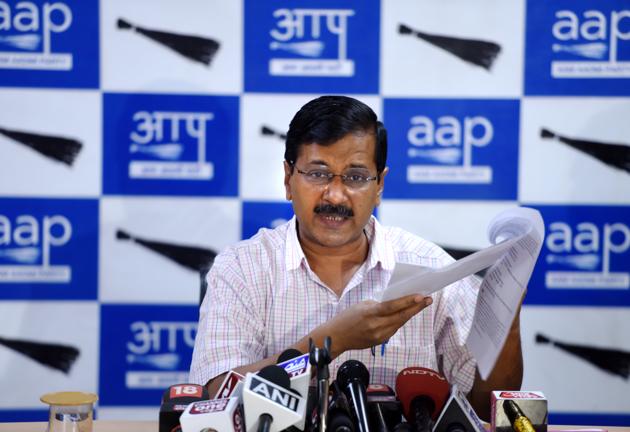 In a letter to state election commissioner SK Srivastava, chief minister Arvind Kejriwal asked the election body to provide all political parties an opportunity to technically examine some of the EVMs.(Arun Sharma/HT FILE) In a letter to state election commissioner SK Srivastava, chief minister Arvind Kejriwal asked the election body to provide all political parties an opportunity to technically examine some of the EVMs.(Arun Sharma/HT FILE)