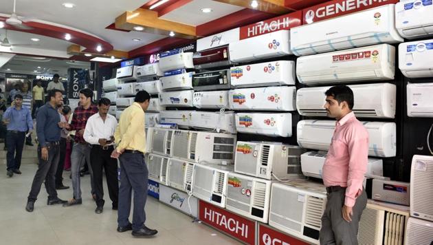 Customers are being given discounts and cashback offers on several product categories such as TVs, laptops, mobile phones, air conditioners and refrigerators.(Mohd Zakir/HT File Photo)