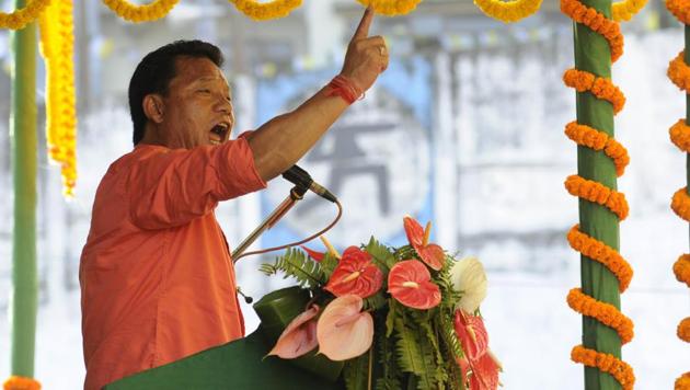 GJM head Bimal Gurung needed an emotive issue to regain his grip on the region, and chief minister Mamata Banerjee unwittingly provided it when she issued a statement that Bengali would be made a compulsory subject in schools.(Samir Jana / HT Photo)