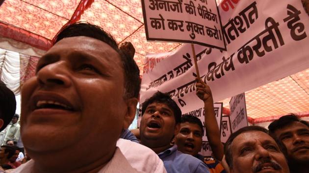 Traders in Old Delhi raise slogans demanding roll back of GST laws.The unified taxation system was first implemented in France in 1954. (Saumya Khandelwal/HT PHOTO) Traders in Old Delhi raise slogans demanding roll back of GST laws.The unified taxation system was first implemented in France in 1954. (Saumya Khandelwal/HT PHOTO)