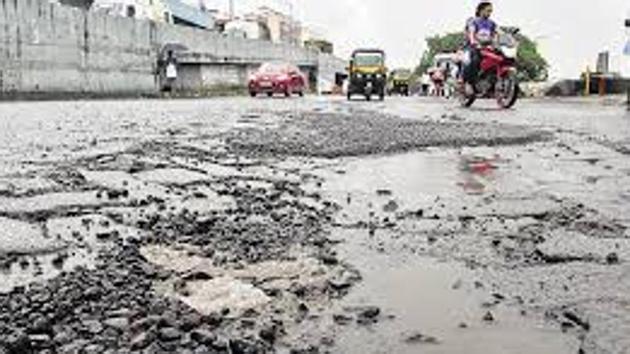 Mumbai’s ‘curse of potholes’, as we know it now, is a phenomenon of the past 20-odd years (HT) Mumbai’s ‘curse of potholes’, as we know it now, is a phenomenon of the past 20-odd years (HT)