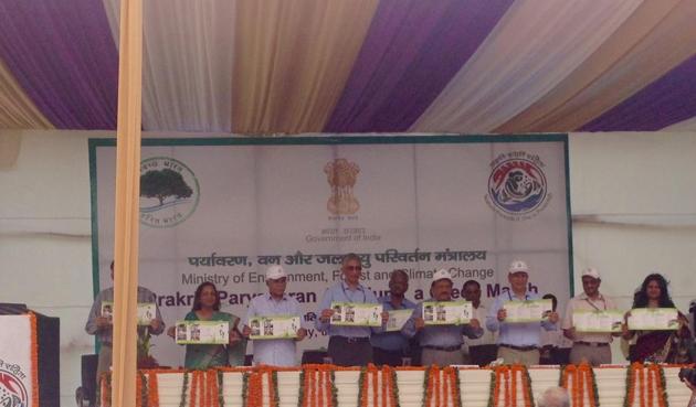 The function to mark the close of the Swacchhta Pakhwada was held at the Delhi Zoo on Thursday. (HT Photo) The function to mark the close of the Swacchhta Pakhwada was held at the Delhi Zoo on Thursday. (HT Photo)