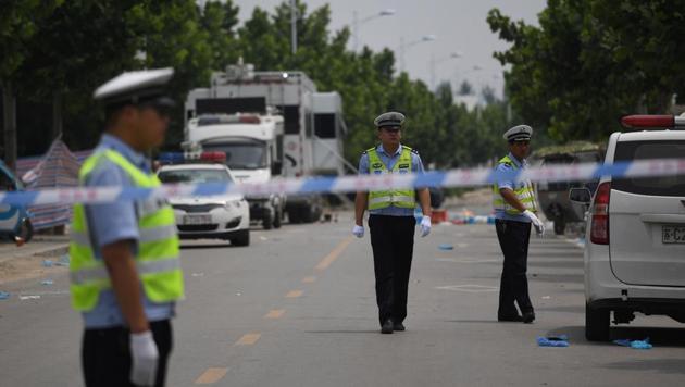 Police officers stand outside a kindergarten where an explosion killed 8 people and injured dozens a day earlier, in Fengxian, in China's eastern Jiangsu province on June 16, 2017. Chinese police said on June 16 the explosion that killed eight people outside a kindergarten was caused by a makeshift bomb and the bomber died in the blast. (AFP Photo) Police officers stand outside a kindergarten where an explosion killed 8 people and injured dozens a day earlier, in Fengxian, in China's eastern Jiangsu province on June 16, 2017. Chinese police said on June 16 the explosion that killed eight people outside a kindergarten was caused by a makeshift bomb and the bomber died in the blast. (AFP Photo)