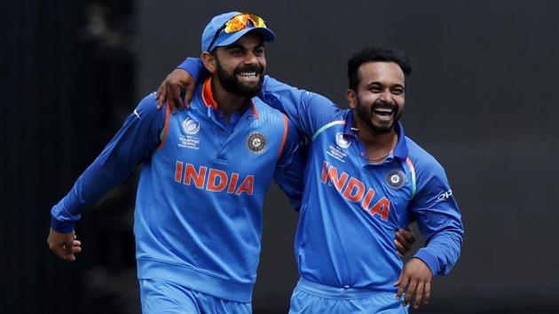 India captain Virat Kohli (L) celebrates with Kedar Jadhav (R) after they combine to take the wicket of Bangladesh batsman Mushfiqur Rahim during the ICC Champions Trophy semi-final at Edgbaston in Birmingham.(AFP)