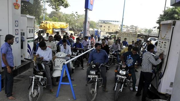 Petrol price has been cut by Rs 1.12 a litre, diesel by Rs 1.24. (HT File Photo) Petrol price has been cut by Rs 1.12 a litre, diesel by Rs 1.24. (HT File Photo)