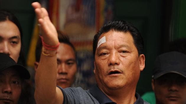 Bimal Gurung, head of the Gorkha Janmukti Morcha (GJM) party takes part in a news conference in Darjeeling on June 14, 2017.(AFP Photo)