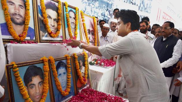 Congress leader and MP Jyotiraditya Scindia pays tributes to farmers killed in police firing in Mandsaur, during his 72-hour long Satyagraha protest in Bhopal on Wednesday. (PTI Photo) Congress leader and MP Jyotiraditya Scindia pays tributes to farmers killed in police firing in Mandsaur, during his 72-hour long Satyagraha protest in Bhopal on Wednesday. (PTI Photo)