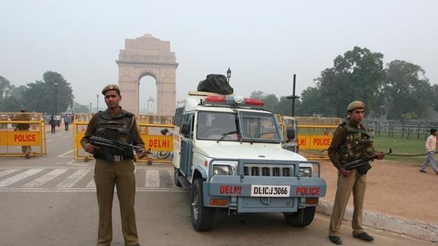 Delhi Police commando deployed at Rajpath in India Gate New Delhi on Tuesday.Photograph:Sonu Mehta/HT 09DEc08 Delhi Police commando deployed at Rajpath in India Gate New Delhi on Tuesday.Photograph:Sonu Mehta/HT 09DEc08