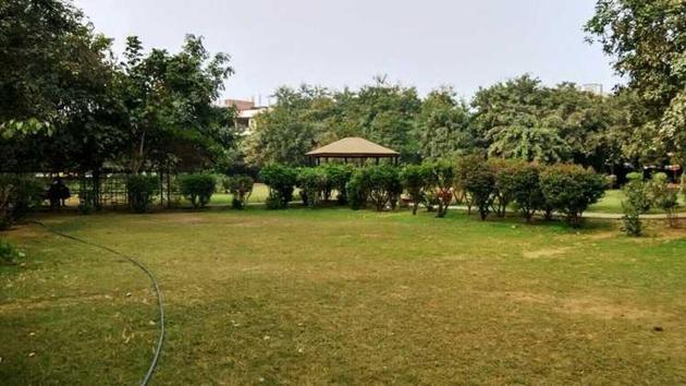 Mobile phone users are provided free Wi-Fi for an hour everyday in Adarsh Park, Rao Tularam Park and Sadhbhawna Park. (HT Photo) Mobile phone users are provided free Wi-Fi for an hour everyday in Adarsh Park, Rao Tularam Park and Sadhbhawna Park. (HT Photo)