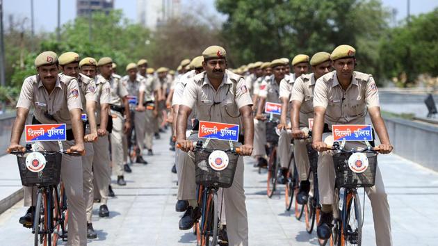 At the root of these mass litigations is a policy of the Delhi Police, which fixed the minimum entry pay for direct-recruit constables joining the force in or after 2006, up to Rs 1,900 more than the pay fixed for those recruited between 2000-06.(Representative photo)