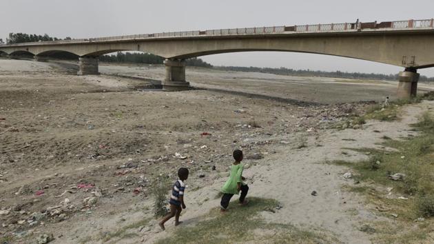 The Supreme Court recently forwarded the Yamuna revival case to the National Green Tribunal. Massive barrages and hydropower plants inhibiting the flow of river water, encroachments in the flood plains, loss of vegetation, pollution from agriculture and industry are primary reasons for the shrinking of the Yamuna. The only solution provided so far has been building sewage treatment plants, rather than restoring the flow of water in the river. The Mallahs living in Uttar Pradesh and Haryana are a community whose life and livelihood revolves around the ebb and flow of the river. (Burhaan Kinu/HT PHOTO)