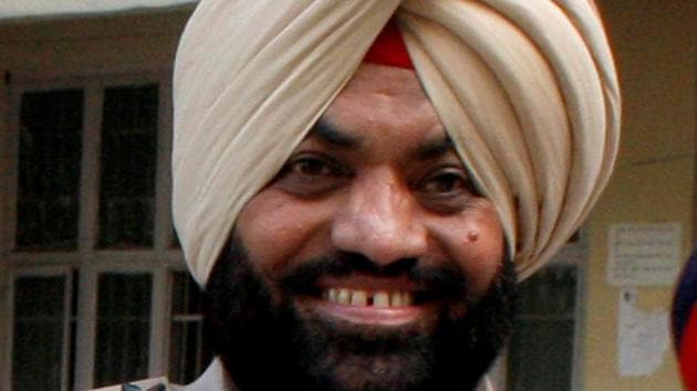 Inderjit Singh, who was arrested on Monday after the special task force (STF) recovered 4-kg heroin, an AK-47 and other arms and ammunition besides Rs 16 lakh from his official quarters in Phagwara.(HT Photo)