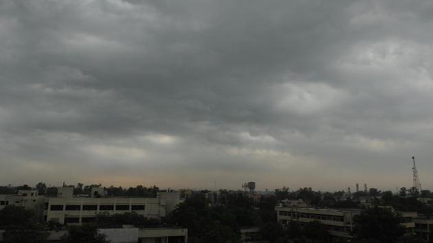 Dark clouds of pre-monsoon showers in Jalandhar on Saturday, June 17. (Pardeep Pandit/HT)