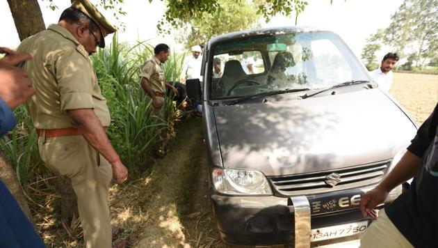 The police investigate the spot of the incident. (Virendra Singh Gosain/HT FILE PHOTO) The police investigate the spot of the incident. (Virendra Singh Gosain/HT FILE PHOTO)