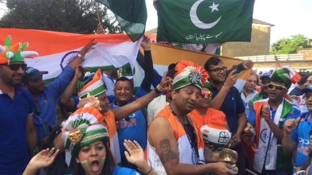 A celebratory atmosphere greeted the two teams ahead of the big final. (HT Photo) 