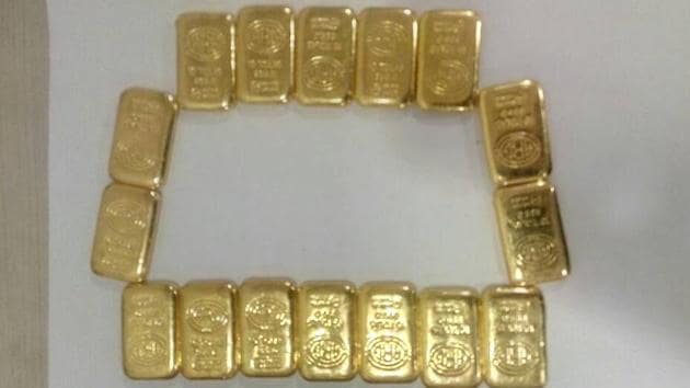 AIU officers found they were carrying gold bars weighing 927 grams.(PIC FOR REPRESENTATION)