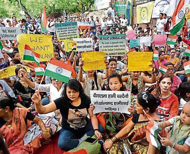 Gorkhaland supporters at Jantar Mantar in New Delhi on Sunday. (Ravi Choudhary/HT PHOTO) Gorkhaland supporters at Jantar Mantar in New Delhi on Sunday. (Ravi Choudhary/HT PHOTO)