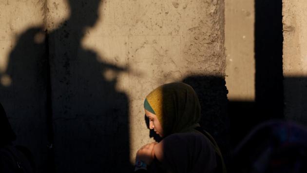 A Palestinian woman makes her way through Israeli Qalandia checkpoint to attend Friday prayer of the holy fasting month of Ramadan. (REUTERS) A Palestinian woman makes her way through Israeli Qalandia checkpoint to attend Friday prayer of the holy fasting month of Ramadan. (REUTERS)