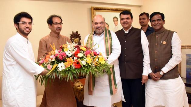 Sena chief Uddhav, his son Aaditya with BJP chief Amit Shah at his Bandra residence on Sunday.(HT)