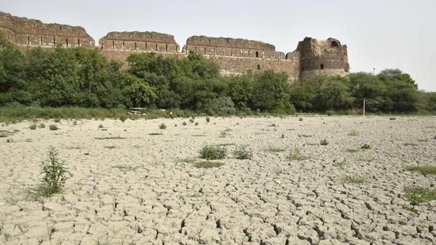 The lake near the Purana Qila in Delhi has dried up. The lake was a boating-cum-picnic hotspot. It is among hundreds of water bodies in Delhi which have died due to negligence, dumping of waste, and encroachments.(Sushil Kumar/HT Photo) The lake near the Purana Qila in Delhi has dried up. The lake was a boating-cum-picnic hotspot. It is among hundreds of water bodies in Delhi which have died due to negligence, dumping of waste, and encroachments.(Sushil Kumar/HT Photo)