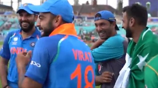 India captain Virat Kohli (2L) and teammate Yuvraj Singh (L) were seen sharing a light moment with Pakistan all-rounder Shoaib Malik (R) and their bowling coach Azhar Mahmood after the ICC Champions Trophy final.(Video screengarb - Twitter/ICC)