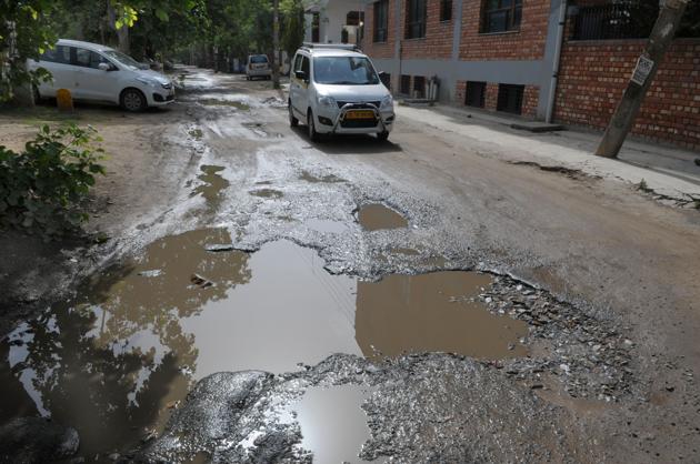 A damaged in the Sector 22 area of Gurgaon. (Parveen Kumar/HT) A damaged in the Sector 22 area of Gurgaon. (Parveen Kumar/HT)
