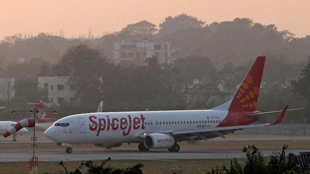 A SpiceJet Boeing 737-800 aircraft taxis on the tarmac after landing at Chhatrapati Shivaji international airport in Mumbai.(Reuters)