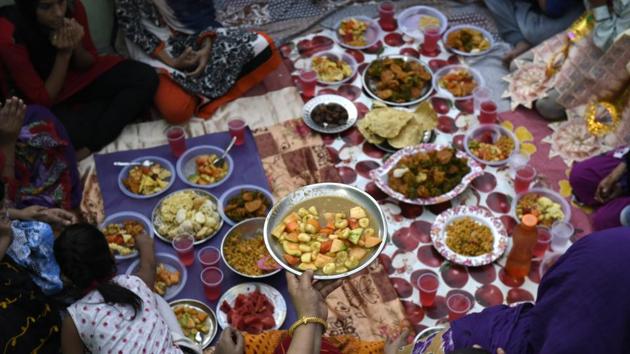 in-pics-iftar-in-ramzan-more-than-just-a-feast-latest-news-india-hindustan-times