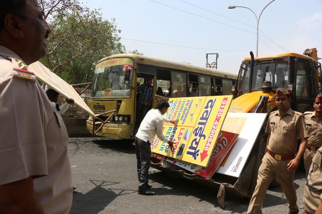 Temporary encroachments such as illegal shops and stalls are removed by the police during drives. (Salman Ali/HT FILE) Temporary encroachments such as illegal shops and stalls are removed by the police during drives. (Salman Ali/HT FILE)