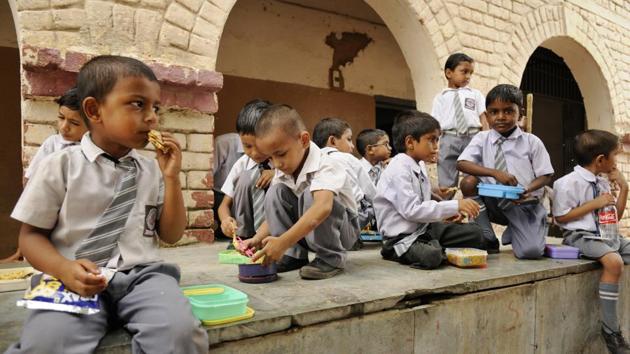 The HRD ministry believes it cannot dictate food choices in hostel messes across the country and that inclusion of tur dal in midday meal will lead to an increase in the cost per student considering its higher prices. (HT File Photo) The HRD ministry believes it cannot dictate food choices in hostel messes across the country and that inclusion of tur dal in midday meal will lead to an increase in the cost per student considering its higher prices. (HT File Photo)