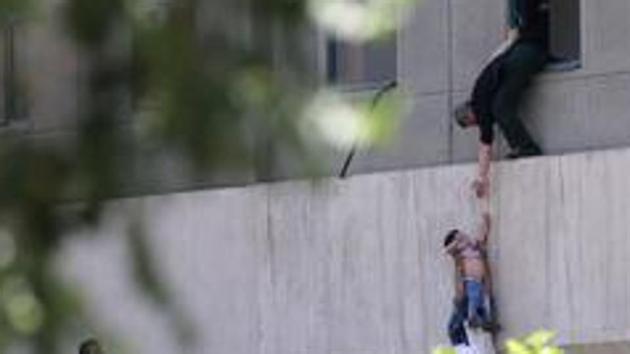 Iranian policemen evacuate a child from the parliament building in Tehran on June 7, 2017 during an attack on the complex. (AFP Photo) Iranian policemen evacuate a child from the parliament building in Tehran on June 7, 2017 during an attack on the complex. (AFP Photo)