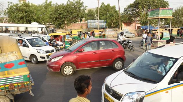 The enforcement team will man 10 busy intersections in Noida to curb violations. (HT File) The enforcement team will man 10 busy intersections in Noida to curb violations. (HT File)
