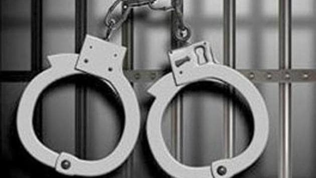 Two people arrested for cheating man. (Fie photo) Two people arrested for cheating man. (Fie photo)