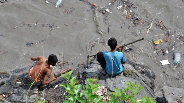 Untreated waste in Beas river at Mandi. (Birbal Sharma) Untreated waste in Beas river at Mandi. (Birbal Sharma)