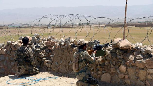Afghan Border Police personnel keep watch during an ongoing battle between Pakistani and Afghan Border forces near the Durand line at Spin Boldak, in southern Kandahar province on May 5, 2017. (AFP) Afghan Border Police personnel keep watch during an ongoing battle between Pakistani and Afghan Border forces near the Durand line at Spin Boldak, in southern Kandahar province on May 5, 2017. (AFP)