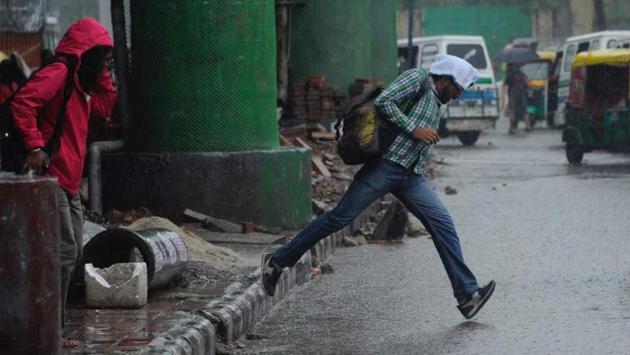 Pedestrian traffic was also hit by waterlogging making early morning commutes difficult. (Burhaan Kinu/HT Photo) Pedestrian traffic was also hit by waterlogging making early morning commutes difficult. (Burhaan Kinu/HT Photo)