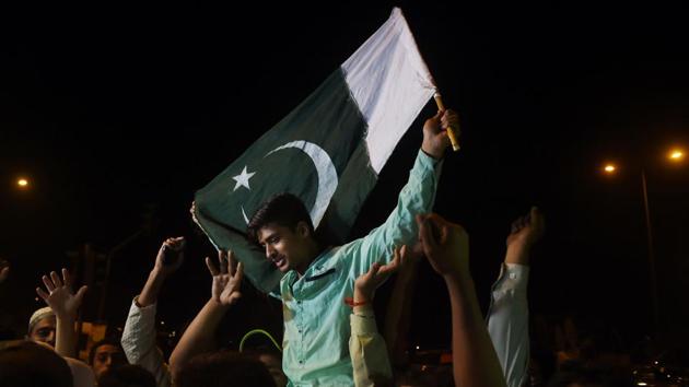 Pakistan’s cricket fans gathered in large numbers to greet the team, who had won the ICC Champions Trophy for the first time. (AFP) Pakistan’s cricket fans gathered in large numbers to greet the team, who had won the ICC Champions Trophy for the first time. (AFP)