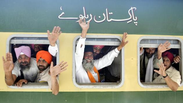 This is the second Sikh jatha (group of pilgrims) to have been denied permission to visit the neighbouring country amid deteriorating Indo-Pak ties.(HT File Photo)