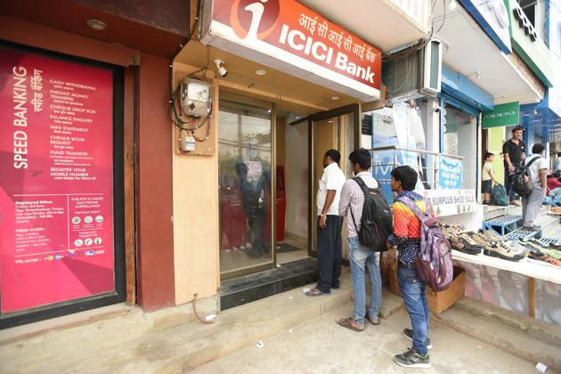 Every ATM kiosk must have a functional CCTV camera and a guard present at all times, the police said. (Virendra Singh Gosain/HT PHOTO) Every ATM kiosk must have a functional CCTV camera and a guard present at all times, the police said. (Virendra Singh Gosain/HT PHOTO)