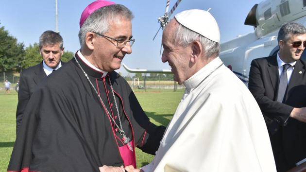 Pope Francis is welcomed by Monsignor Antonio Napolioni upon his arrival at Bozzolo, near Cremona, northern Italy, Tuesday, June 20, 2017. (AP Photo) Pope Francis is welcomed by Monsignor Antonio Napolioni upon his arrival at Bozzolo, near Cremona, northern Italy, Tuesday, June 20, 2017. (AP Photo)