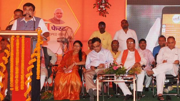 Union road transport and highways and shipping minister Nitin Gadkari speaks at a Modi fest programme on the occasion of completion of three years of the NDA government in Ranchi. (Parwaz Khan/HT File Photo) Union road transport and highways and shipping minister Nitin Gadkari speaks at a Modi fest programme on the occasion of completion of three years of the NDA government in Ranchi. (Parwaz Khan/HT File Photo)
